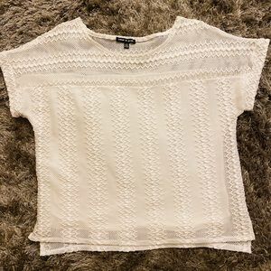 Cable and Cauge Woman lace short sleeves top